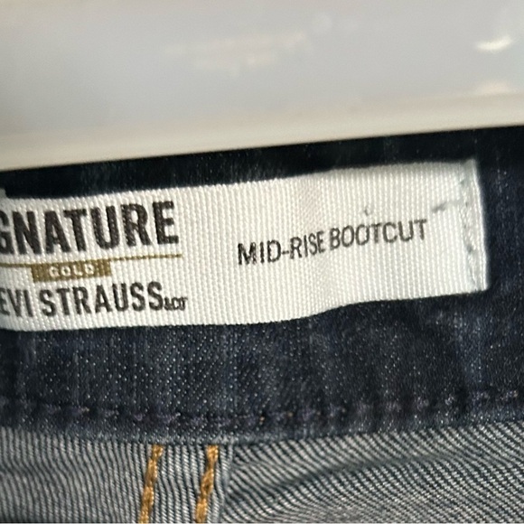 Levi’s Signature Midrise Bootcut Jeans Womens Size 18 Short - Picture 3 of 4